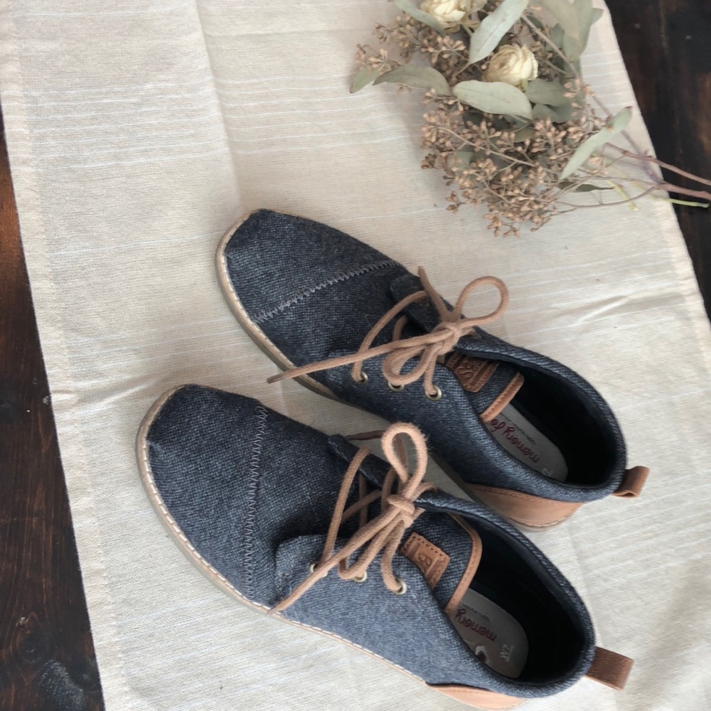 BOB’S Urban Summit sneakers. denim. brown leather.